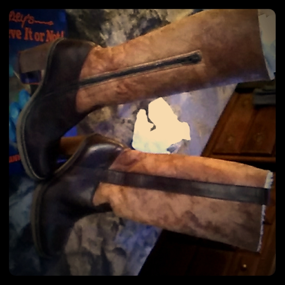 Size 8 2in heel cowgirl boots.